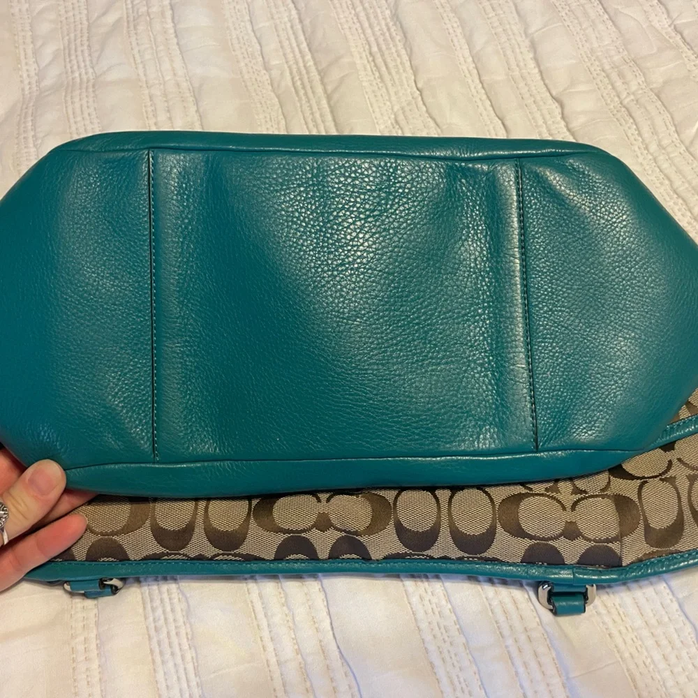 Medium Coach Handbag - Picture 7 of 9